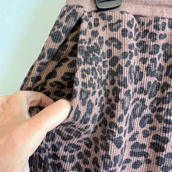 Michael Stars NEW Woodchip Leopard Berkley Drawstring Pocket Joggers Women $128 - Picture 2 of 8